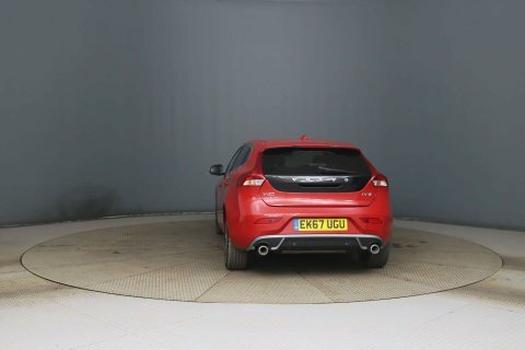 Volvo V40 2017 67 2.0 Red #2