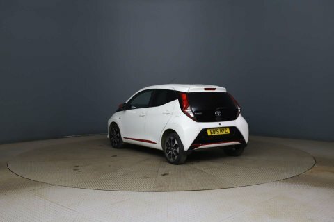 Toyota Aygo X -Trend Vvt-i White #3