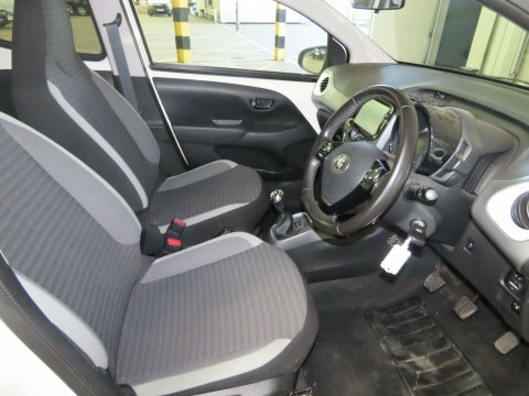 Toyota Aygo X -Trend Vvt-i White #6
