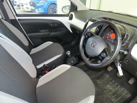 Toyota Aygo X -Press Vvt-i White #5