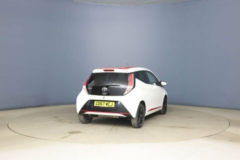 Toyota Aygo X -Press Vvt-i White #4