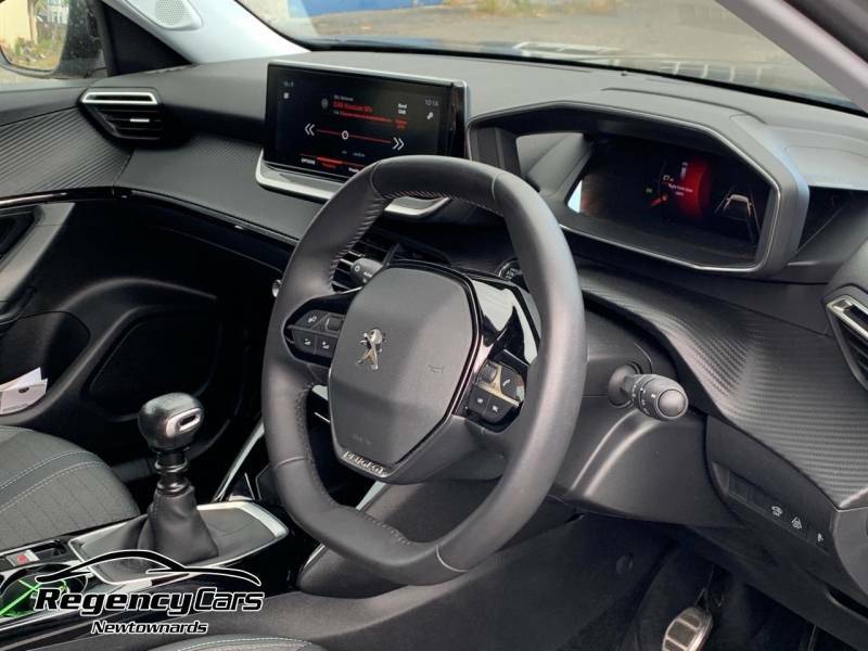 Peugeot 2008 1.2 Puretech Allure Premium Black #6