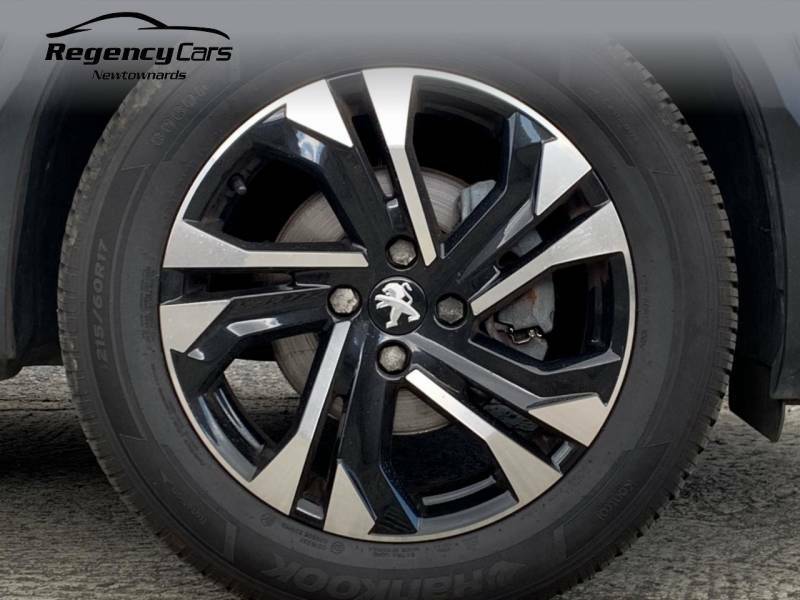 Peugeot 2008 1.2 Puretech Allure Premium Black #4