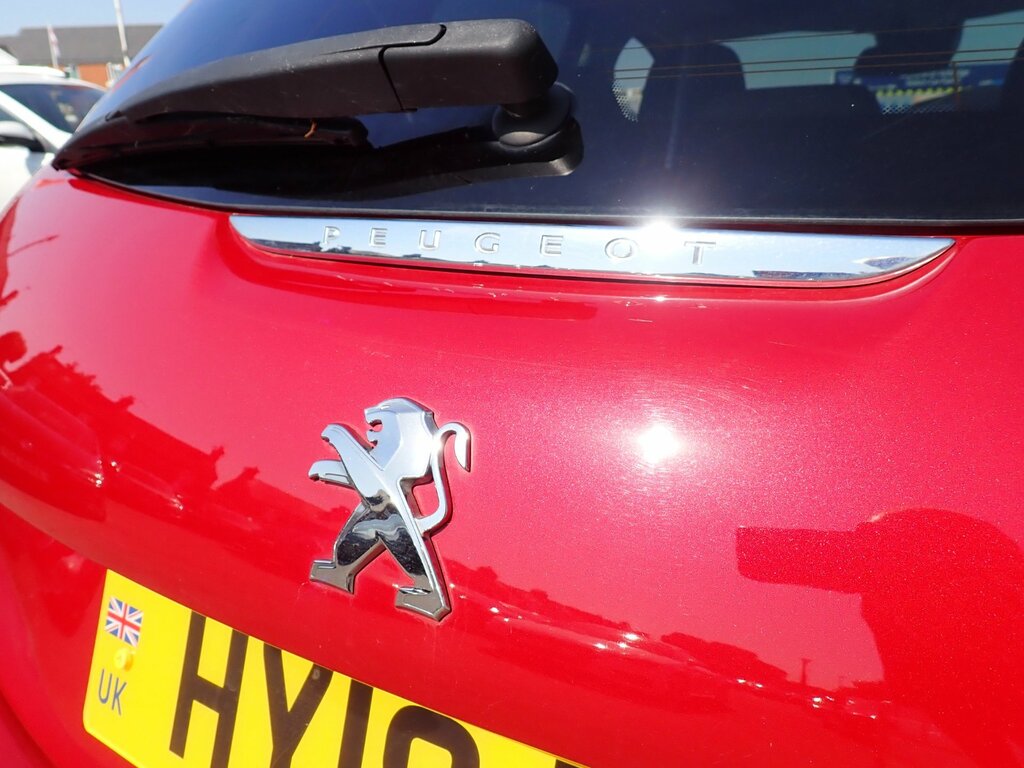 Peugeot 208 1.2 Puretech Signature Hatchback White #34