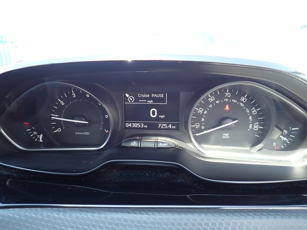 Peugeot 208 1.2 Puretech Signature Hatchback White #11