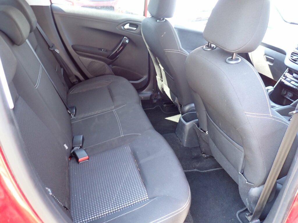 Peugeot 208 1.2 Puretech Signature Hatchback White #23