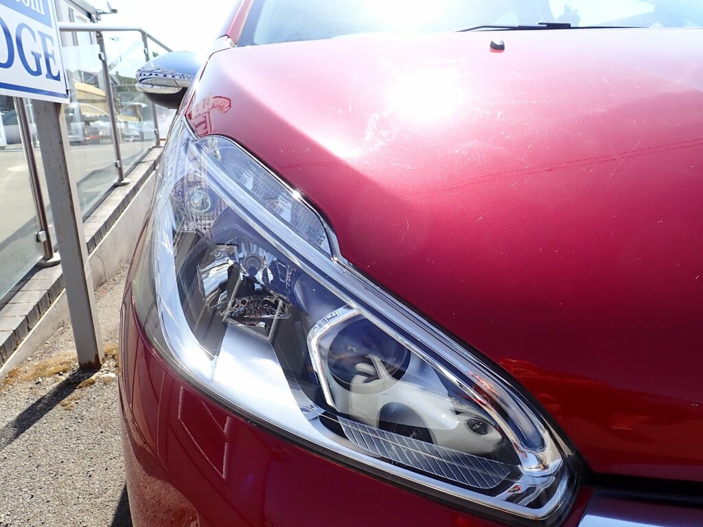 Peugeot 208 1.2 Puretech Signature Hatchback White #29