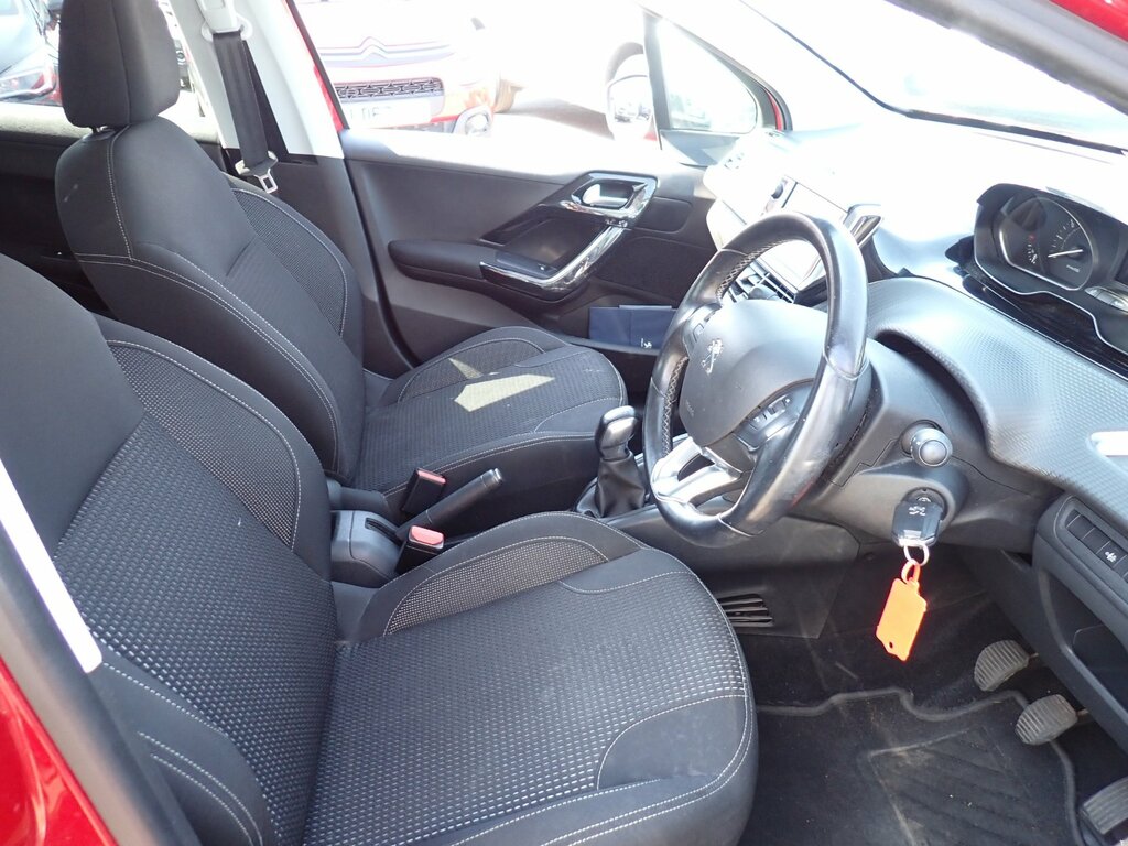 Peugeot 208 1.2 Puretech Signature Hatchback White #19
