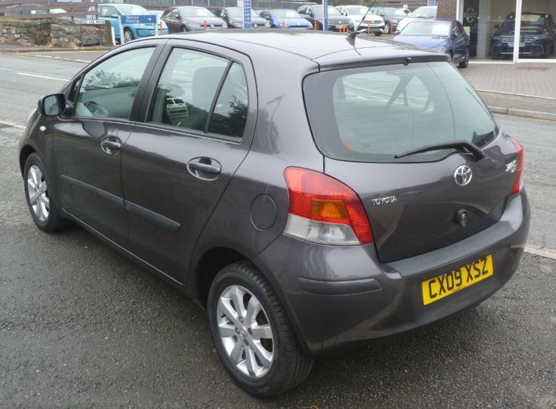 Toyota Yaris Hatchback 1.0 Vvt-i Tr 200959 Red #7