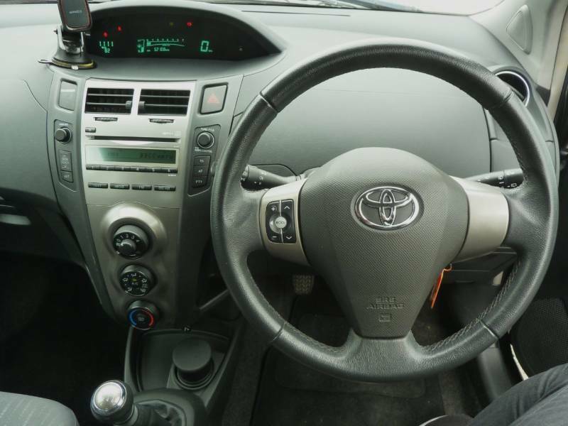 Toyota Yaris Hatchback 1.0 Vvt-i Tr 200959 Red #13