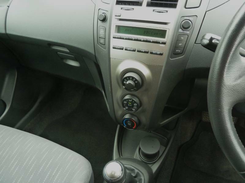 Toyota Yaris Hatchback 1.0 Vvt-i Tr 200959 Red #19