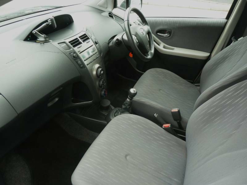 Toyota Yaris 1.33 Vvt-i Tr 6-Sp 101Ps Low Tax Grey #2