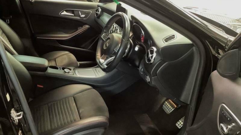Mercedes-Benz GLA Class Gla 220D 4Matic Amg Line Prem Plus Black #2