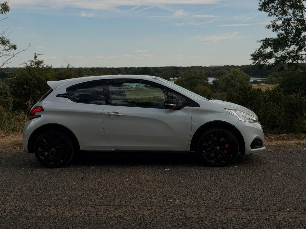 Peugeot 208 Peugeot 208 1.2 Allure, 20 Road Tax Orange #9