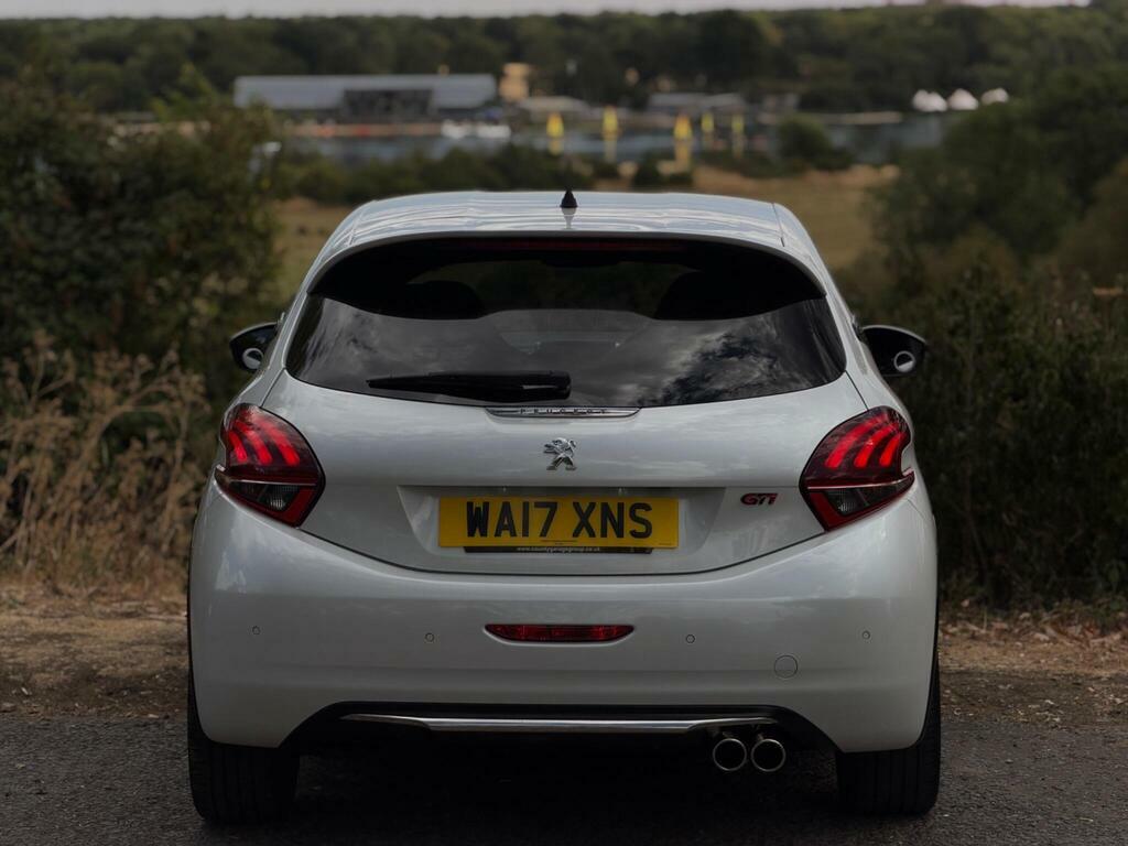 Peugeot 208 Peugeot 208 1.2 Allure, 20 Road Tax Orange #10
