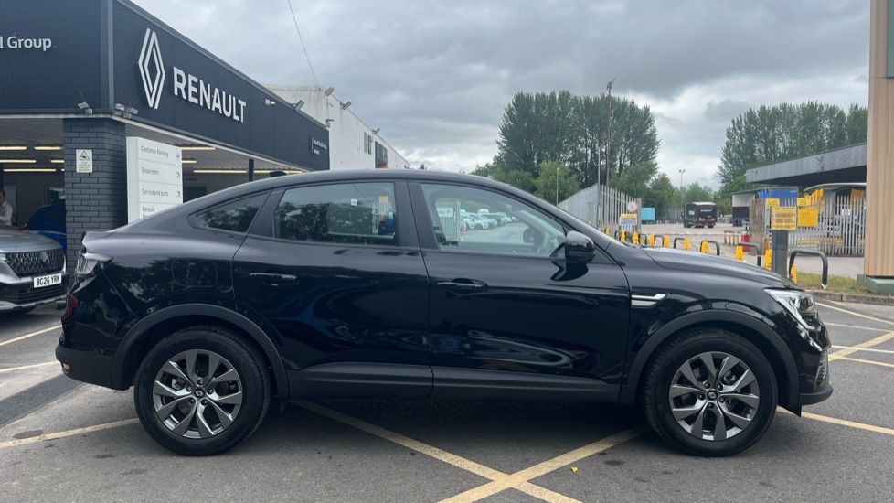 Renault Arkana Renault Arkana 1.6 E-tech Fhev 145 Evolution A Black #2
