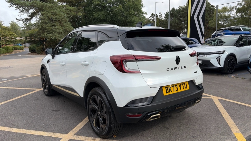 Renault Captur Renault Captur 1.6 E-tech Phev 160 Engineered BK73VTU White #3