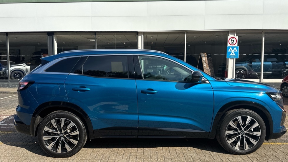 Renault Austral Austral E-tech Full Hybrid Techno Estate BW75UVJ Blue #2