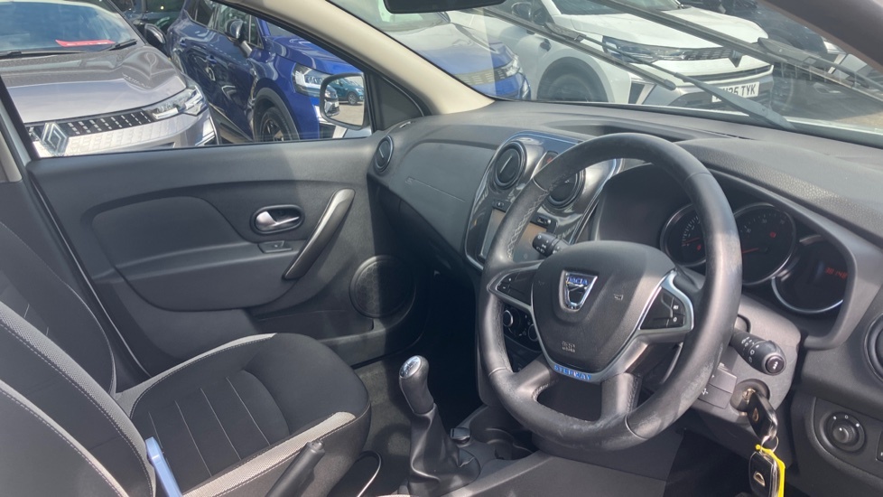 Dacia Logan Stepway  White #5
