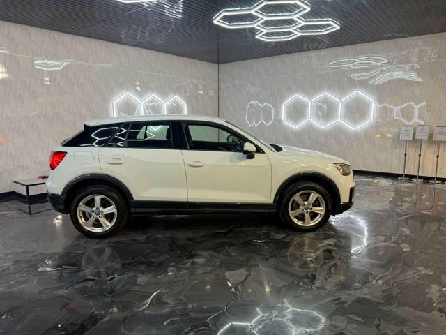 Audi Q2 2018 1.6 Tdi 30 Sport Suv Euro 6 White #3