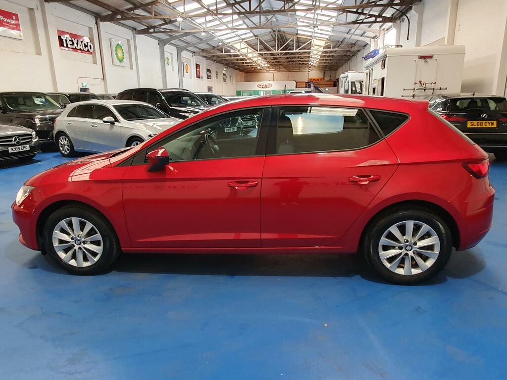 Seat Leon Hatchback CX69KWE Red #6