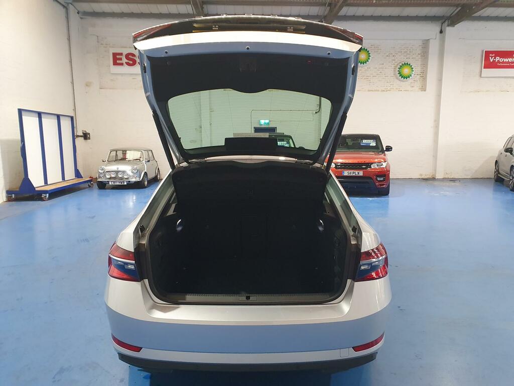 Skoda Superb Hatchback #5