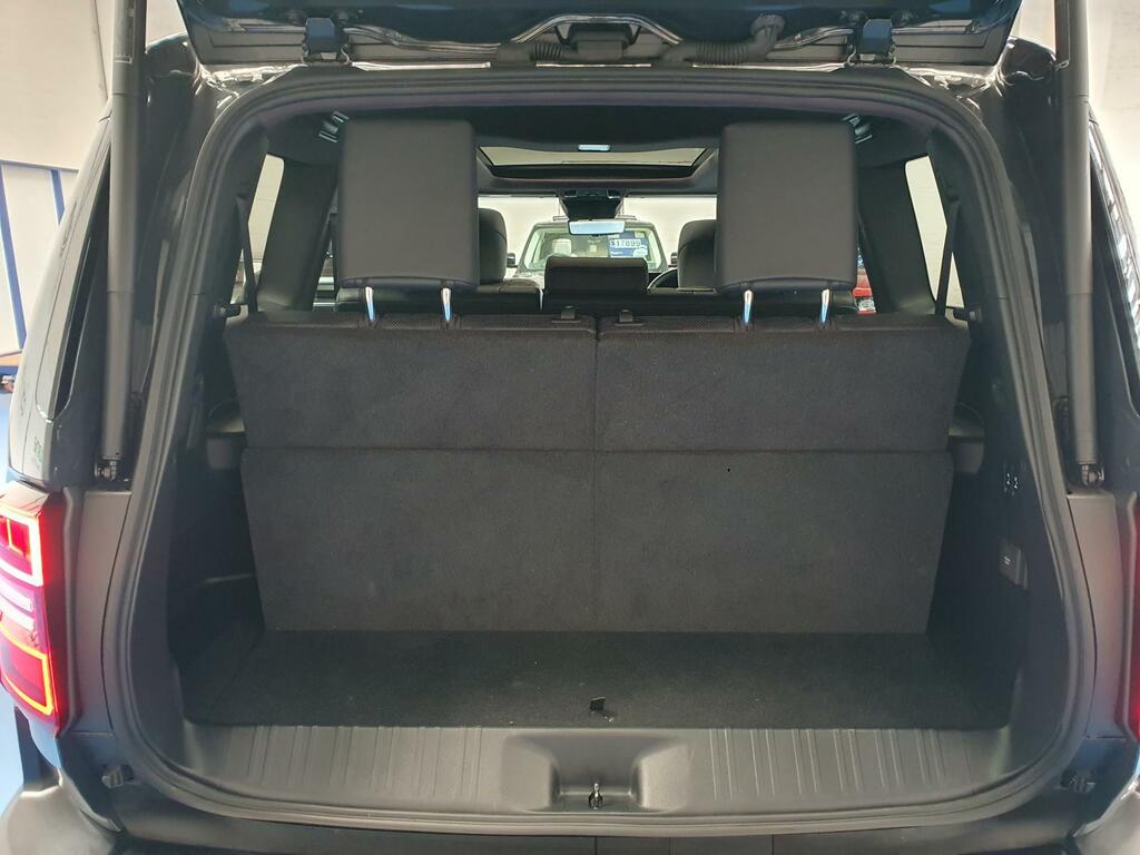 Toyota Land Cruiser Mpv #6
