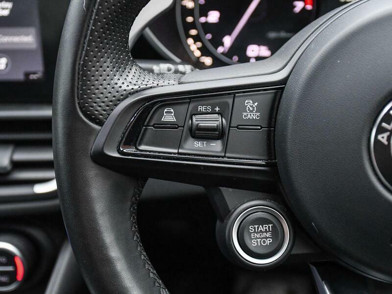 Alfa Romeo Giulia 2.0T Estrema Euro 6 Ss Black #9