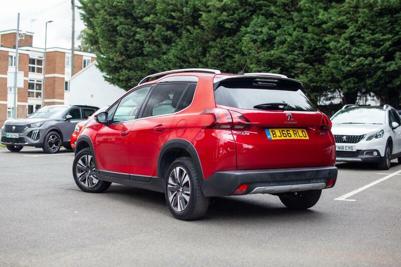 Peugeot 2008 1.2 Puretech Allure Suv Euro 6 Red #3