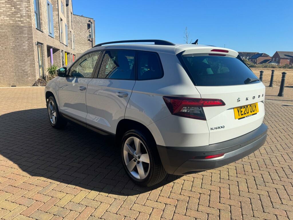 Skoda Karoq Se White #4