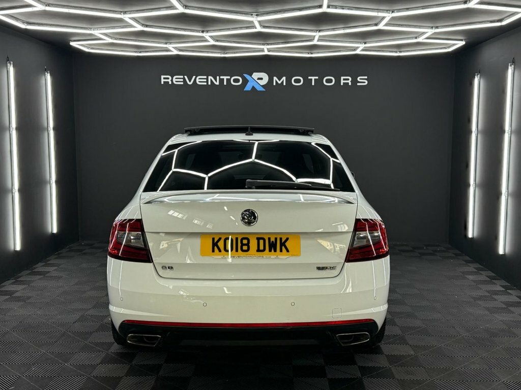 Skoda Octavia 2L Vrs White #4