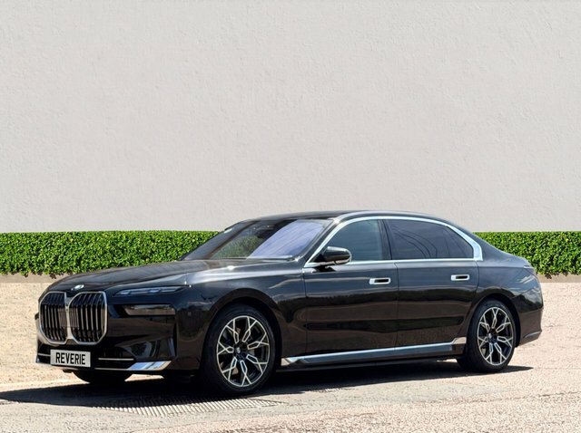 BMW i7 60 105.7Kwh Excellence Pro Saloon Aut Black #2
