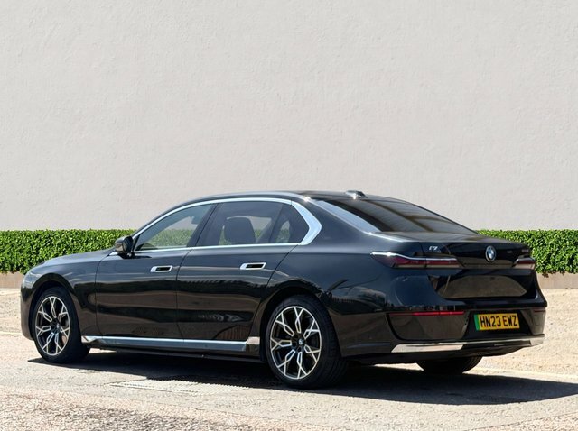 BMW i7 60 105.7Kwh Excellence Pro Saloon Aut Black #4