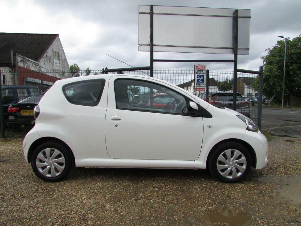 Toyota Aygo 1.0 Vvt-i Move Euro 5 White #2