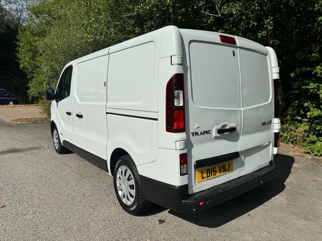Renault Trafic Business White #3