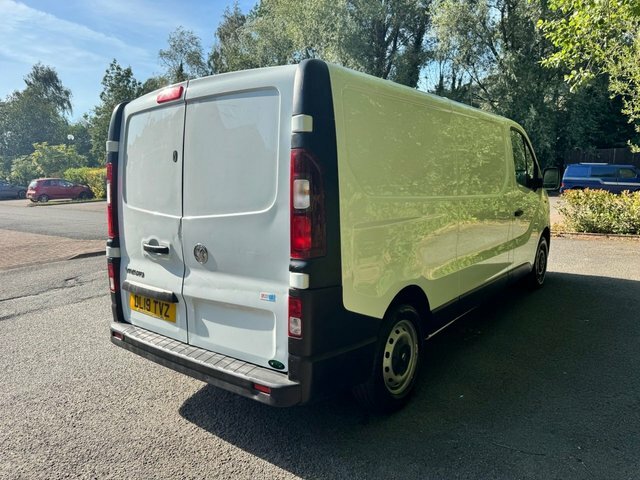 Vauxhall Vivaro Mpv White #4