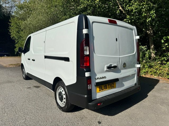 Vauxhall Vivaro Mpv White #3