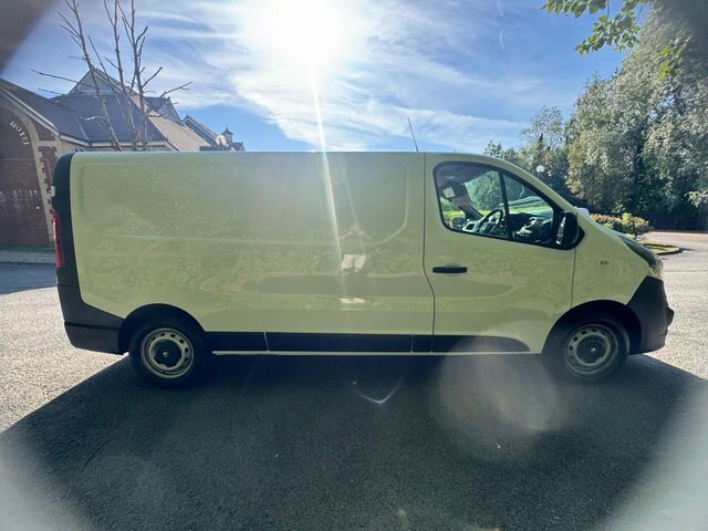 Vauxhall Vivaro Mpv White #5