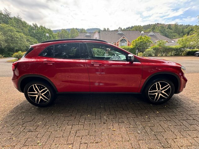 Mercedes-Benz GLA Class Gla 180 Urban Edition Red #5