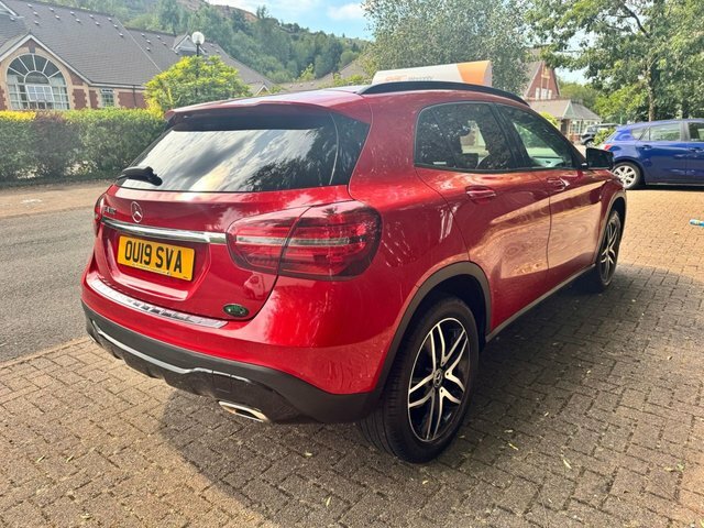 Mercedes-Benz GLA Class Gla 180 Urban Edition Red #4