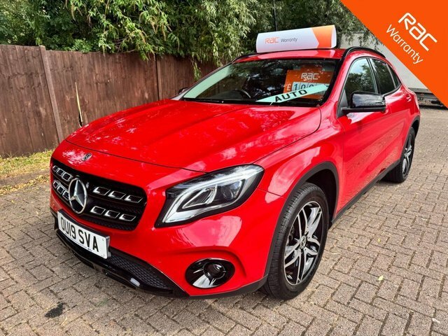 Mercedes-Benz GLA Class Gla 180 Urban Edition Red