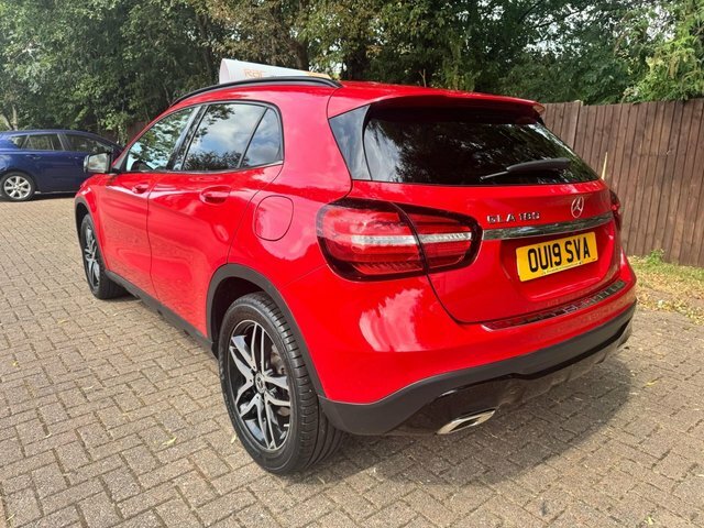 Mercedes-Benz GLA Class Gla 180 Urban Edition Red #3