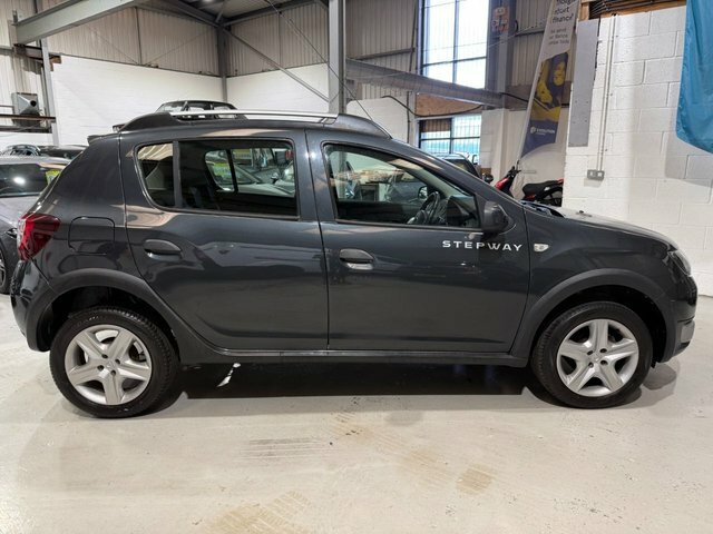 Dacia Sandero Stepway 2016 0.9 Tce Laureate Hatchback Red #2