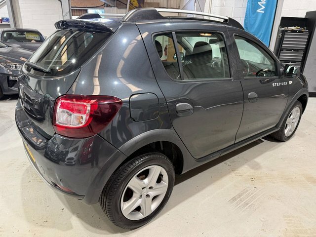 Dacia Sandero Stepway 2016 0.9 Tce Laureate Hatchback Red #3