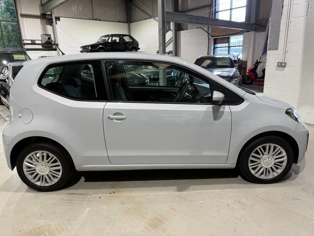 Volkswagen Up 2017 1.0 Move Up Hatchback Euro Silver #2