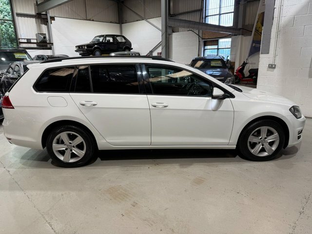 Volkswagen Golf 2016 1.6 Tdi Bluemotion Tech Match Edition Estate White #2