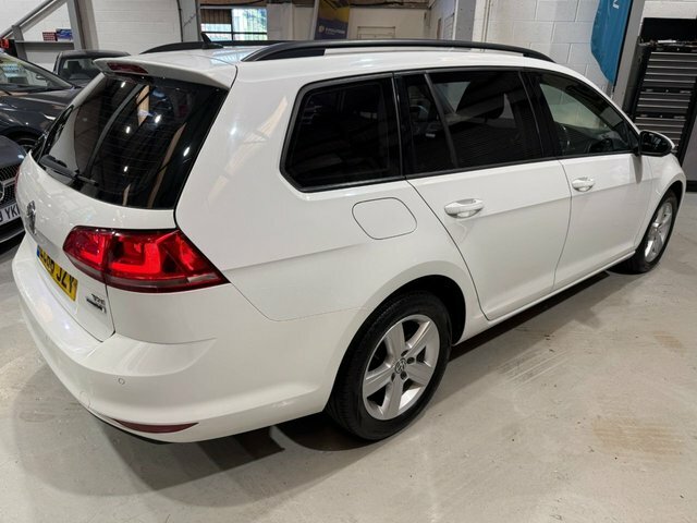 Volkswagen Golf 2016 1.6 Tdi Bluemotion Tech Match Edition Estate White #3