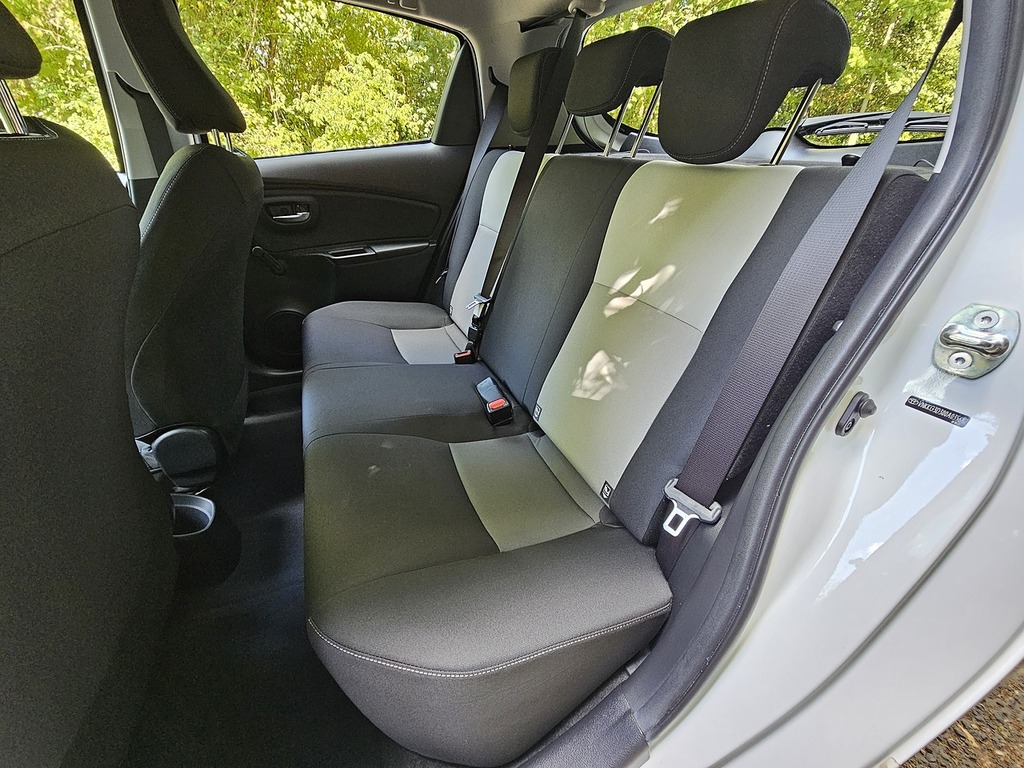 Toyota Yaris Vvt-i Design HY67ZWJ White #6