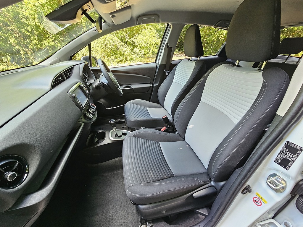 Toyota Yaris Vvt-i Design HY67ZWJ White #5