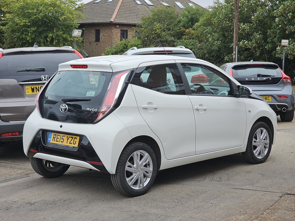 Toyota Aygo Vvt-i X-pression White #2